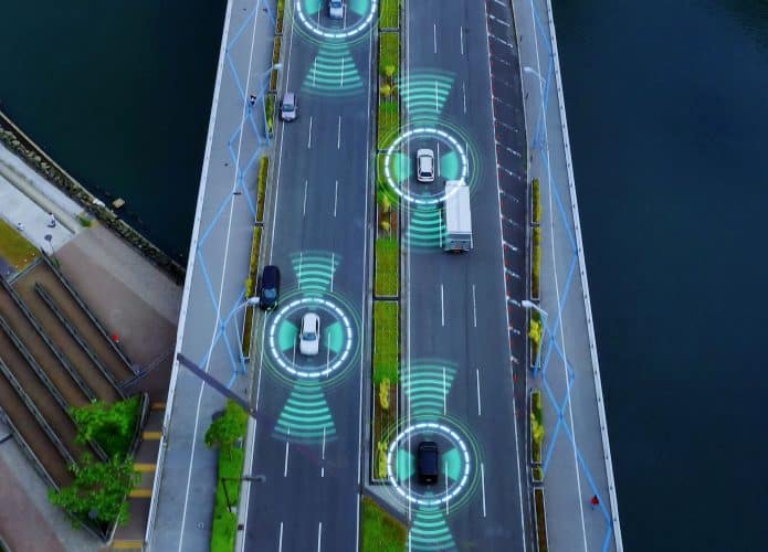 Conceito de tecnologia automotiva. ITS (Sistemas de Transporte Inteligentes). ADAS (Sistema Avançado de Assistência ao Motorista). ACC (Controle de Cruzeiro Adaptativo