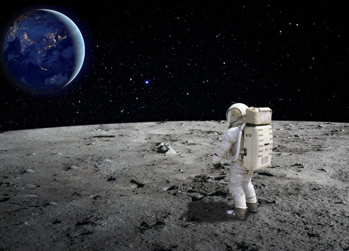 astronauta-lua-695x500