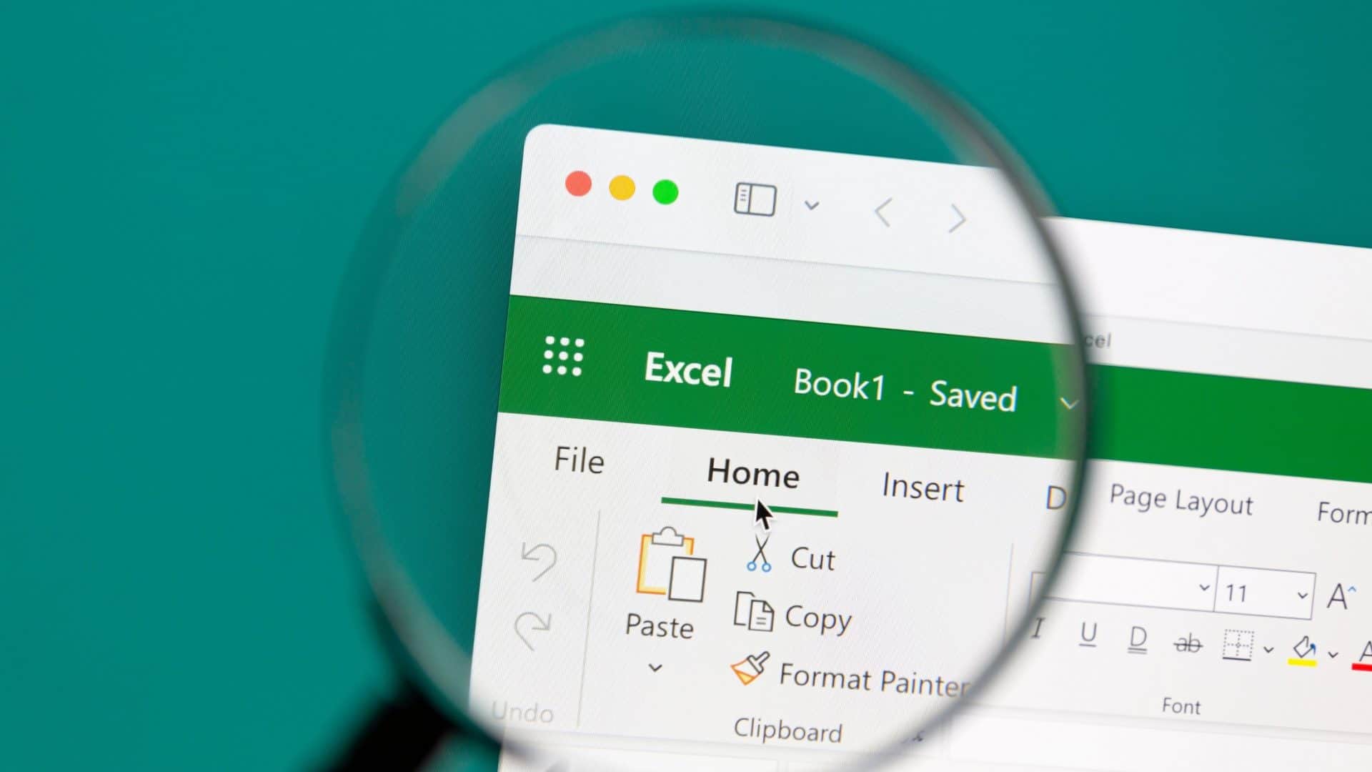 imagem mostra um usuário mexendo no programa excel