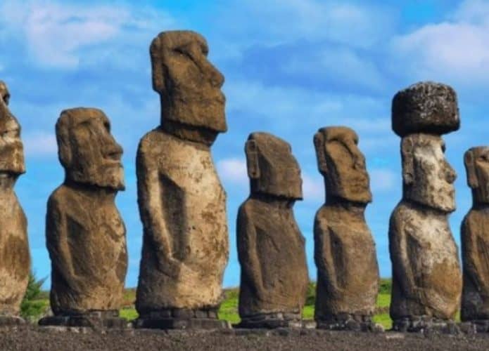imagens das estátuas da Ilha de Páscoa
