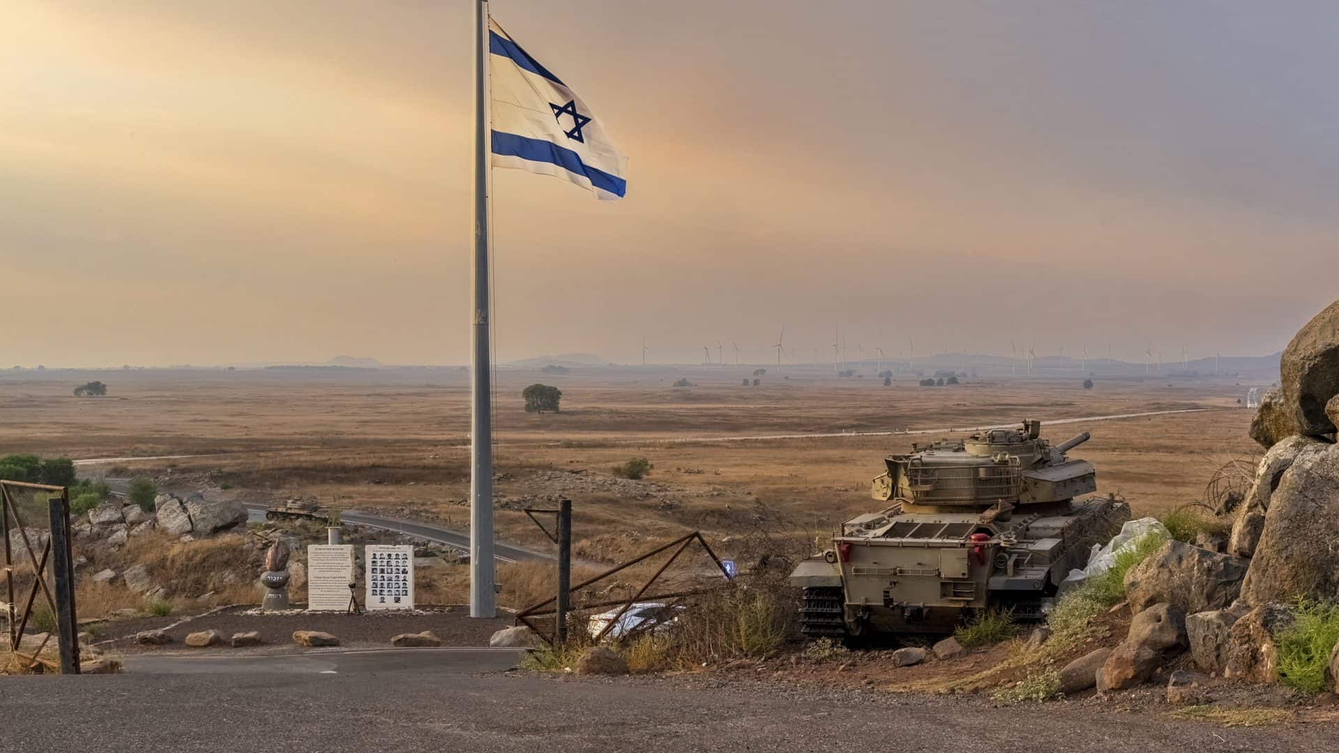 Bandeira de Israel hasteada na região de Gaza