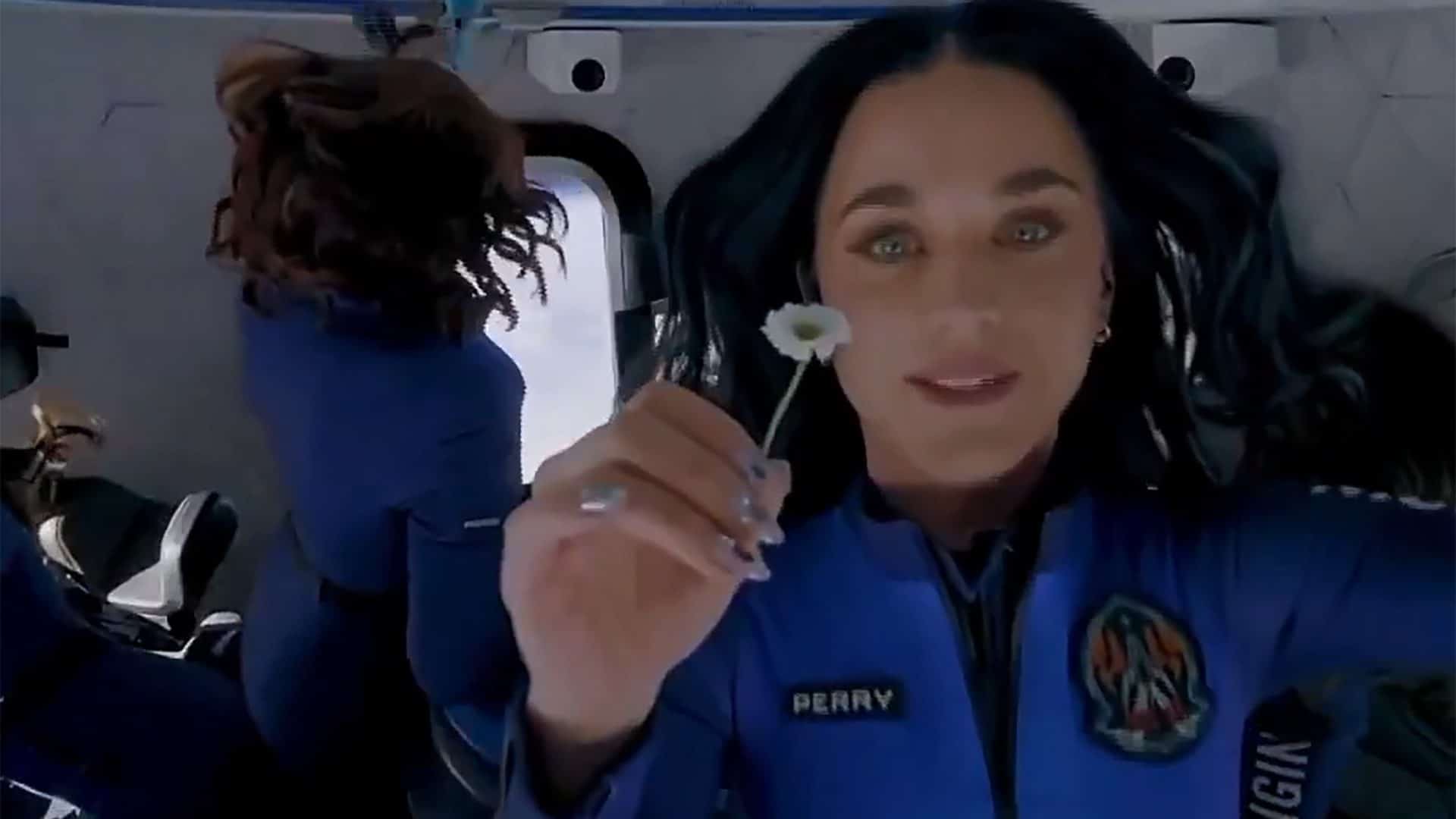 katy-perry-dentro-da-cpsula-1920x1080