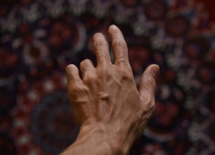 tremor-mão-dedo-parkinson