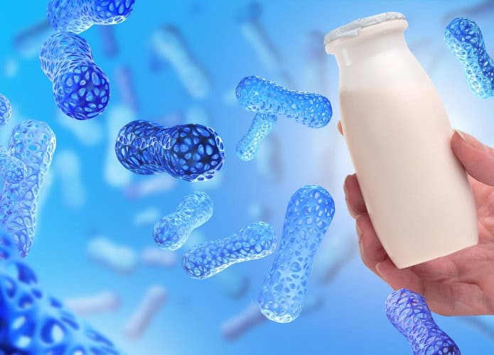 Frasco de remédio branco na mão. Nutrição saudável para melhorar o microbioma. Microbioma do organismo para a imunidade. Frasco com preparação probiótica. Medicamentos biologicamente ativos para a saúde