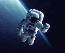 Ilustração de astronauta flutuando sobre a Terra, no espaço