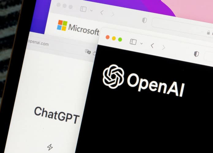 Janelas dos sites da Microsoft e da OpenAI em cima de janela do ChatGPT em Mac