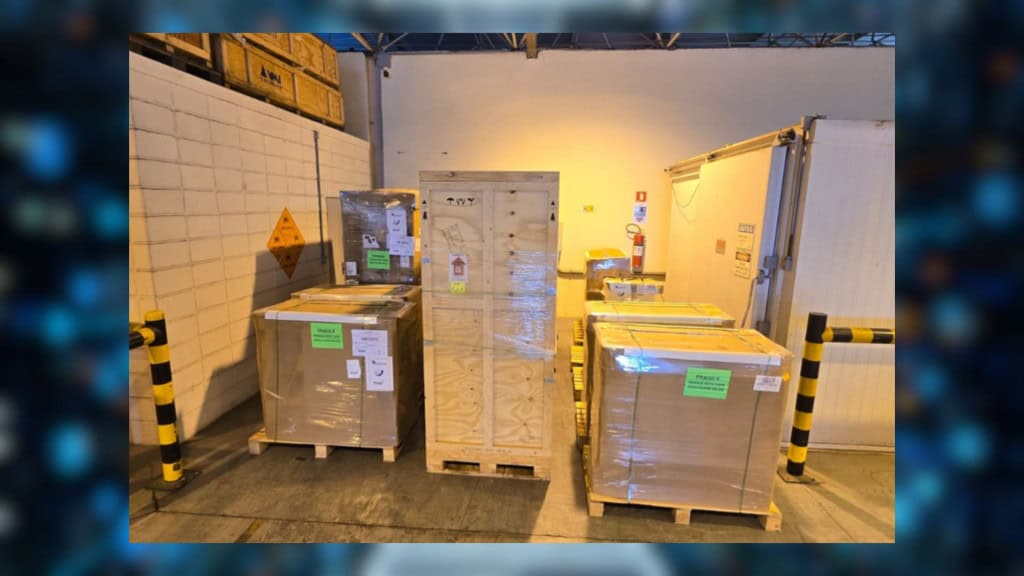 Caixas com partes do novo supercomputador do Inpe
