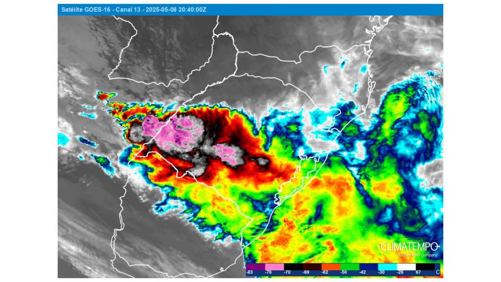 Imagem de satélite mostrando clima instável sobre grande parte do Rio Grande do Sul