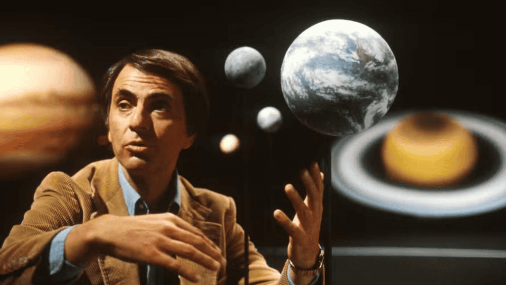 Carl Sagan compartilhando conhecimentos científicos na TV