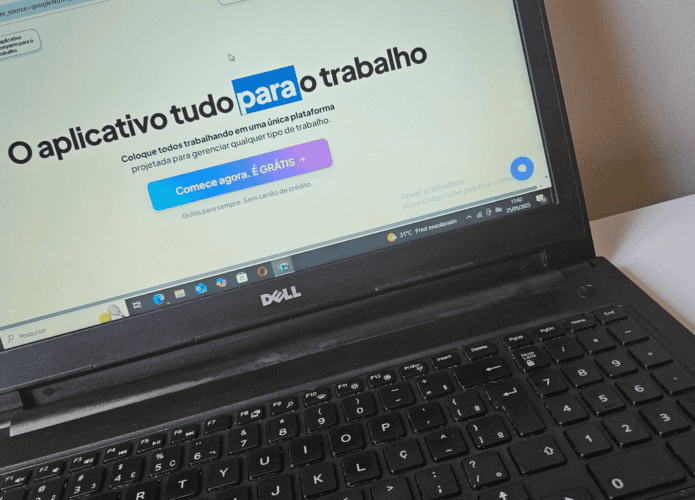 Tela inicial do site do ClickUp