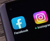 Logos de Facebook e Instagram em um smartphone