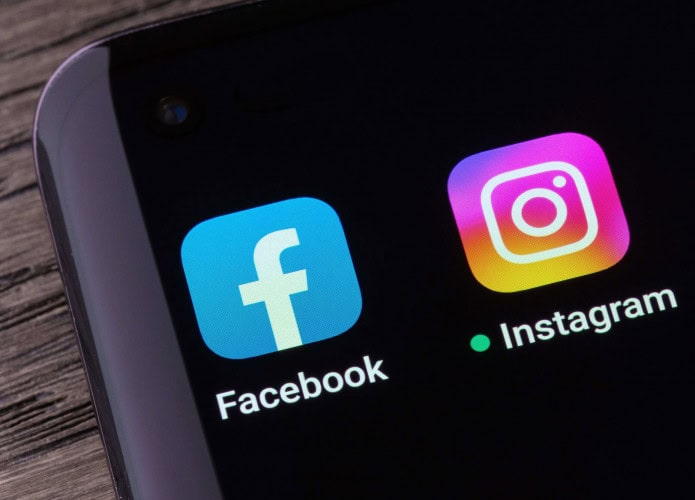 Logos de Facebook e Instagram em um smartphone