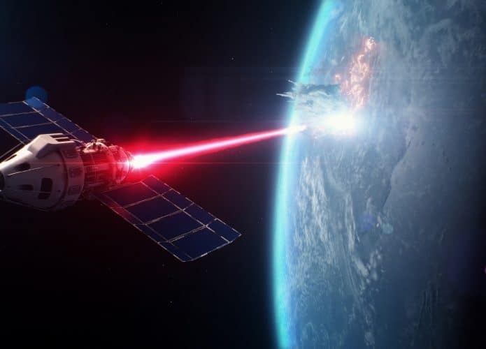 Simulação de um laser indo da Terra de encontro a um satélite