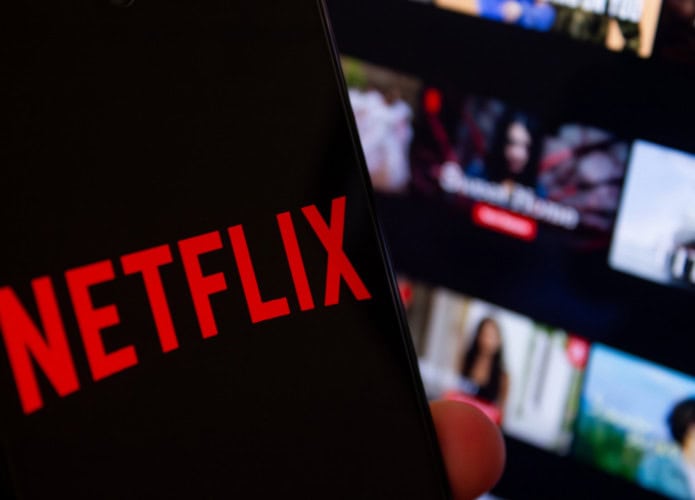 Logo da Netflix na tela de um smartphone