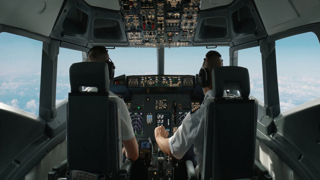 Pilotos de aeronaves comerciais ajustando os parâmetros de voo da aeronave durante o voo em alta altitude. Vista de dentro da cabine