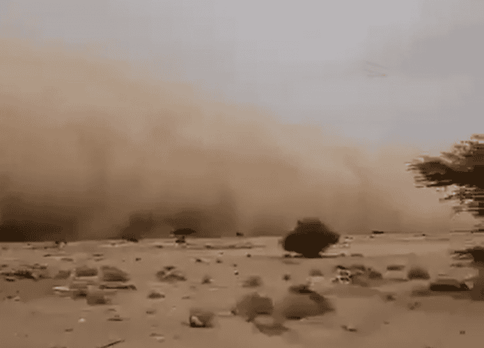 Parede de areia se elevando