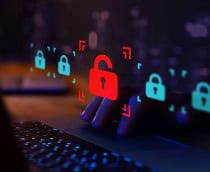 Vários cadeados desenhados no ar na frente de um teclado e uma mão