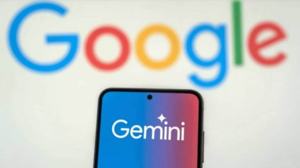celular com logo do gemini com logo do google ao fundo