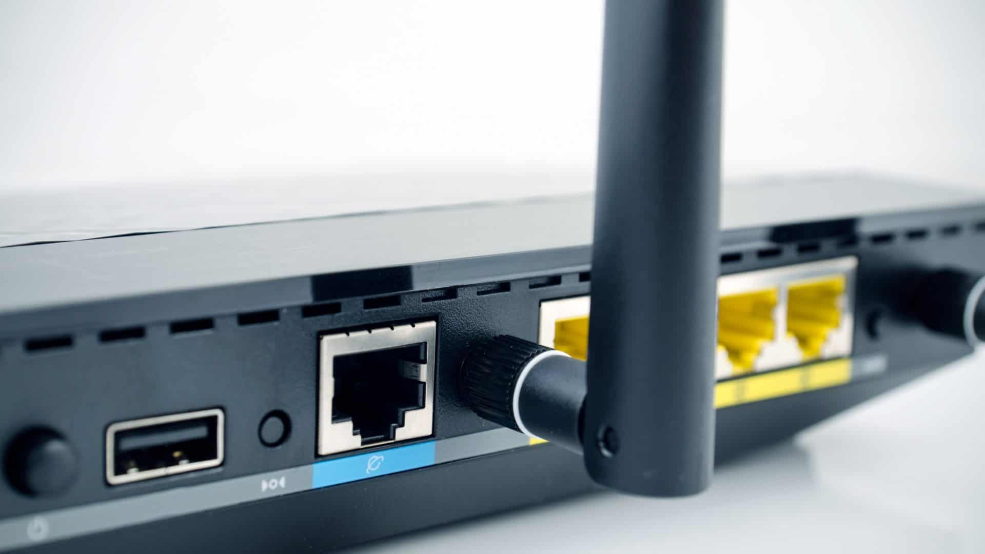 roteador de internet e wi-fi com uma porta usb