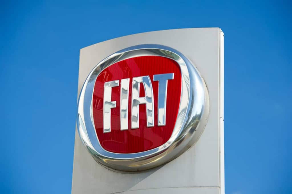 Logo da Fiat em uma concessionária