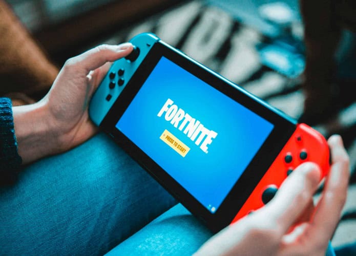 Ilustração do console Nintendo Swtch reproduzindo o jogo Fortnite