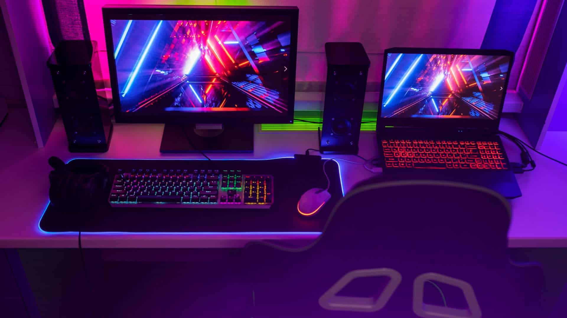 Bancada Gamer completa, com PC, cadeira Gamer, Monitores, Caixa de som, etc.