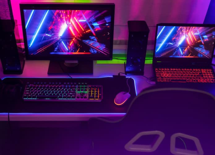 Bancada Gamer completa, com PC, cadeira Gamer, Monitores, Caixa de som, etc.