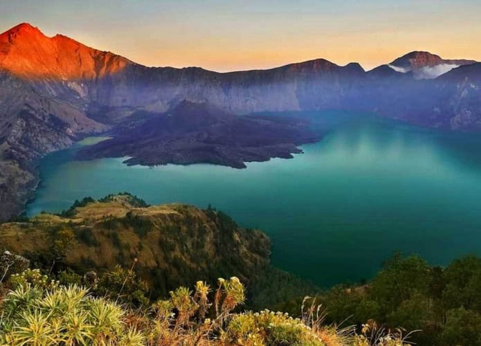 Parque-Nacional-do-Monte-Rinjani-1-695x500