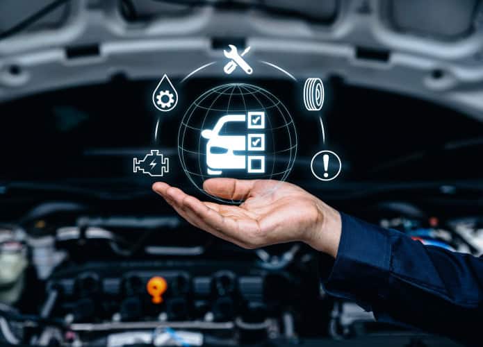 Mecânico fazendo manuntenção em carro