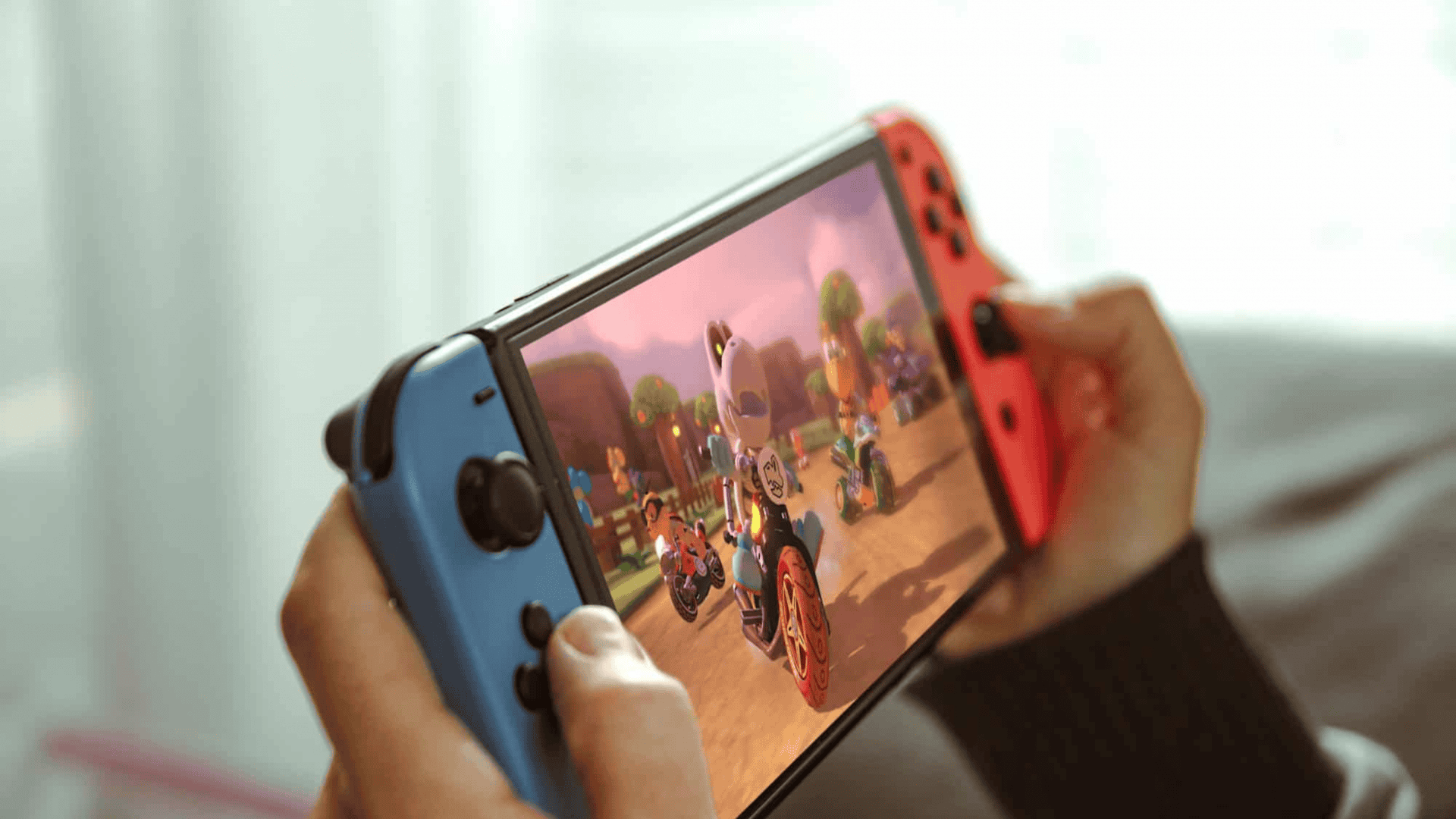Pessoa jogando em um Nintendo Switch