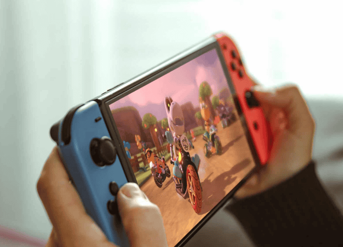 Pessoa jogando em um Nintendo Switch