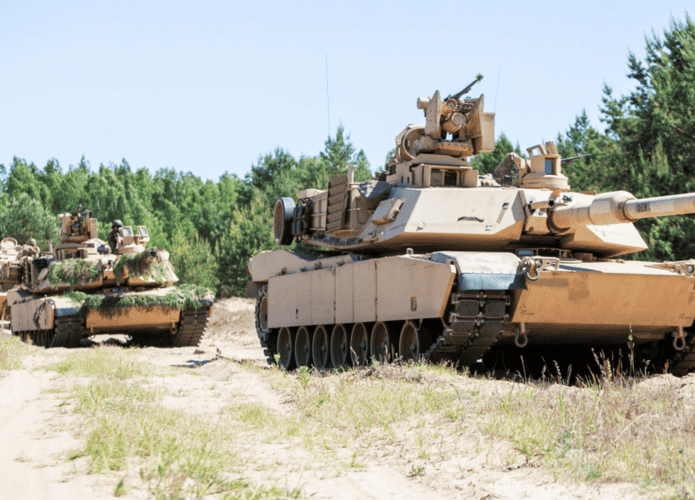 Tanques de guerra em movimento