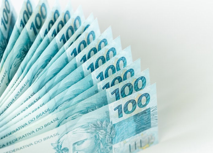 Várias notas de R$ 100