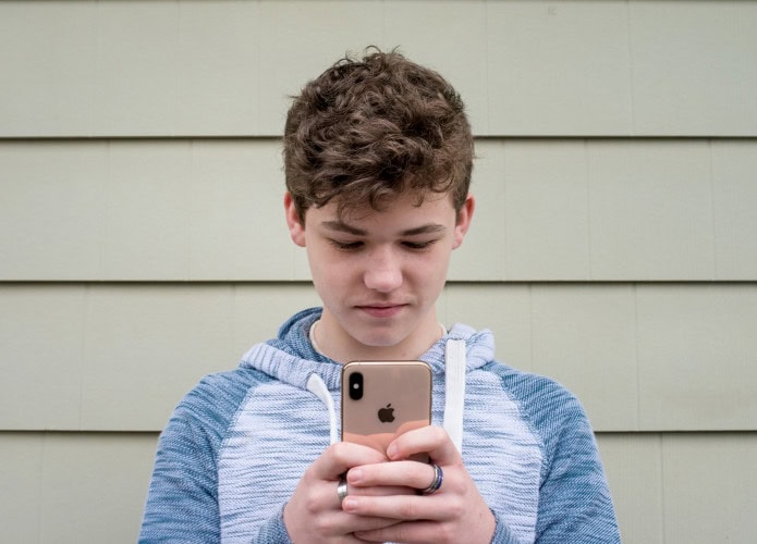 jovem iphone