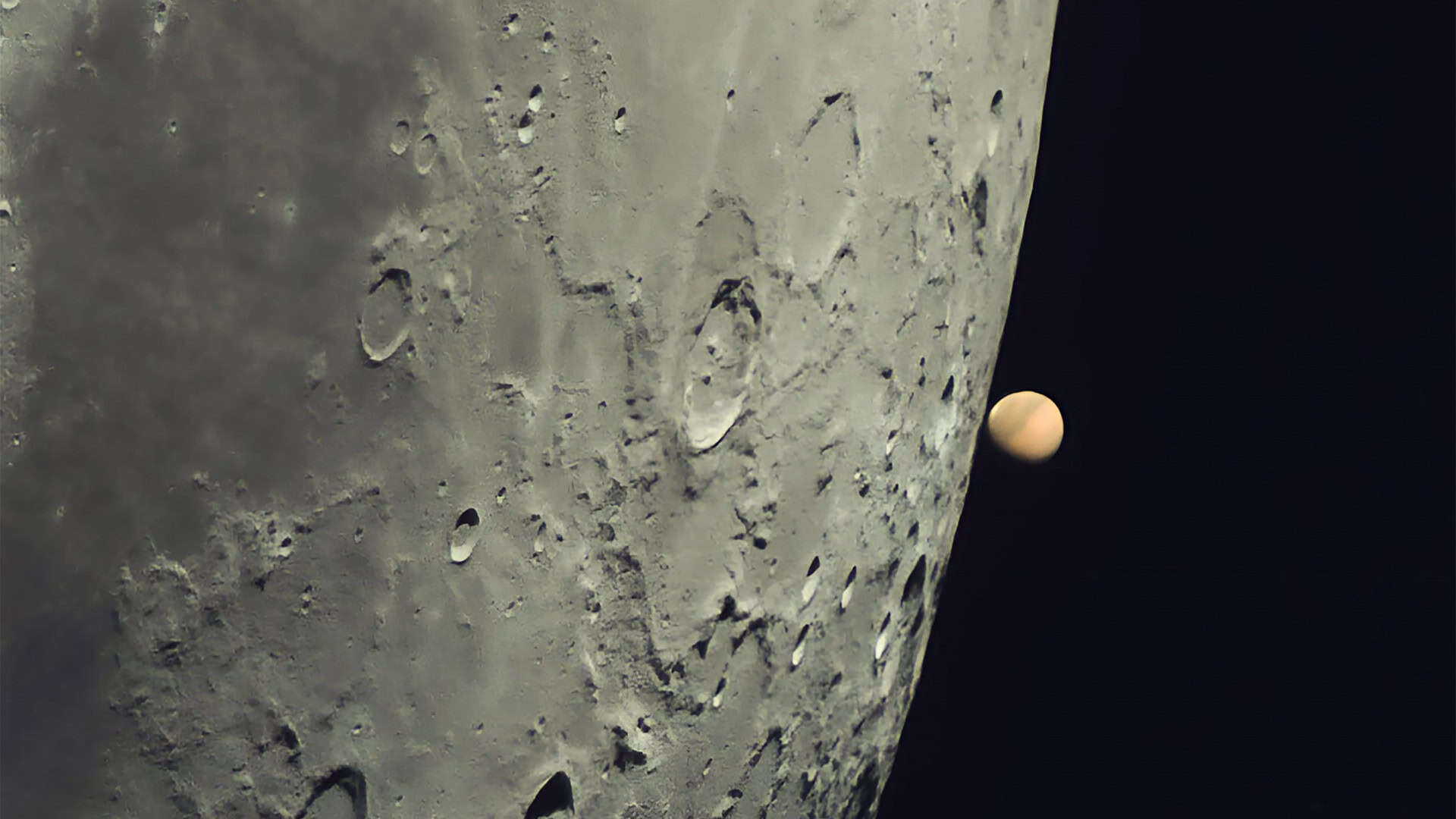 Lua e Marte fotografados bem próximos a partir de Córdoba, na Argentina, em 15 de agosto de 2020.