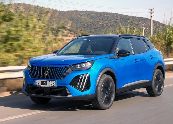 Peugeot 2008 azul de perfil