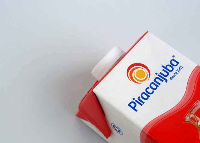 Logo da Piracanjuba em uma caixa de leite