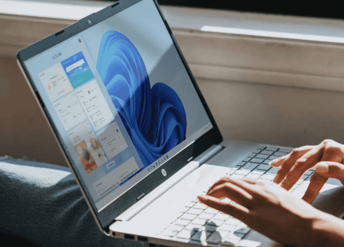 Usuário utilizando Windows em um PC