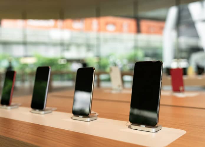 Imagem mostra uma loja de celulares / smartphones