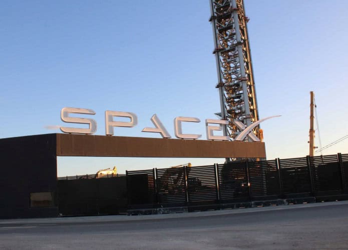Fachada da sede de SpaceX