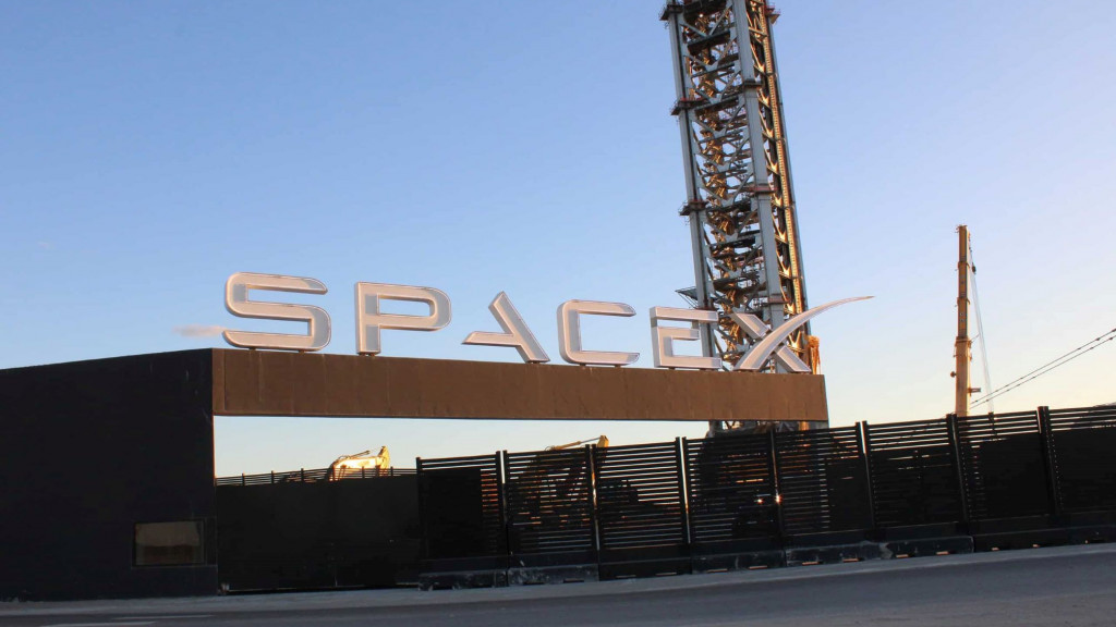 Fachada da sede de SpaceX