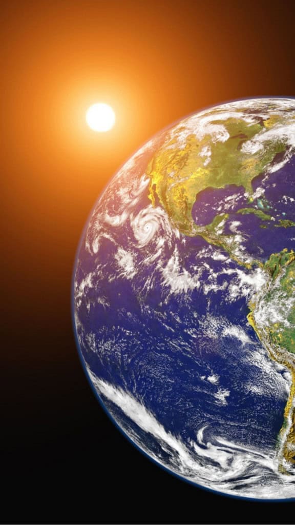 Terra iluminada pelo Sol no Espaço