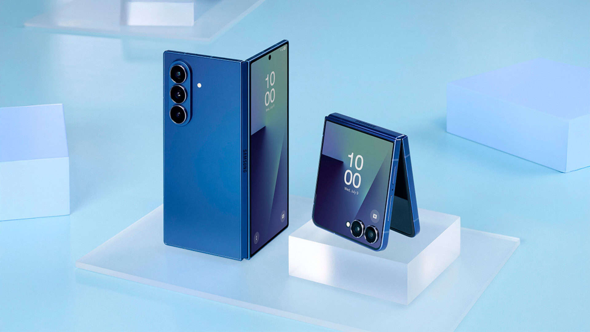 Foto de Galaxy Z Fold 7 ao lado de Galaxy Z Flip 7