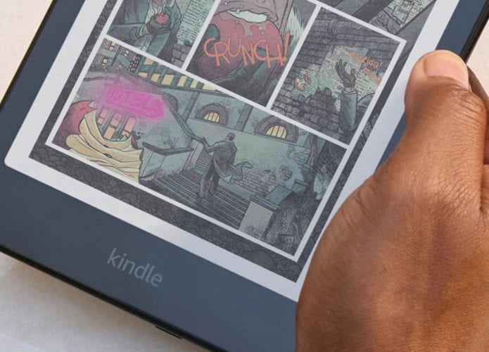 Pessoa lendo história em quadrinho em Kindle Colorsoft