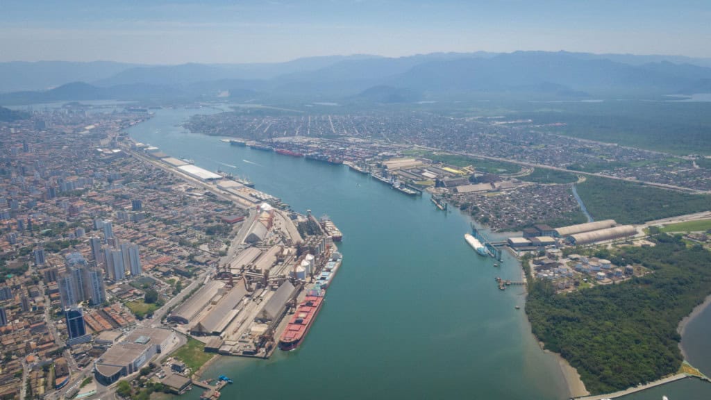 Visão aérea da região onde túnel entre Santos e Guarujá será construído