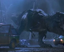 T-Rex rugindo em cena do filme Jurassic Park