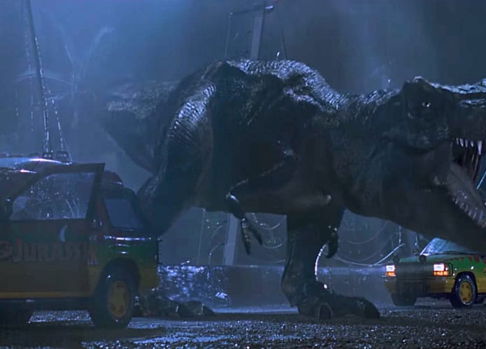 T-Rex rugindo em cena do filme Jurassic Park