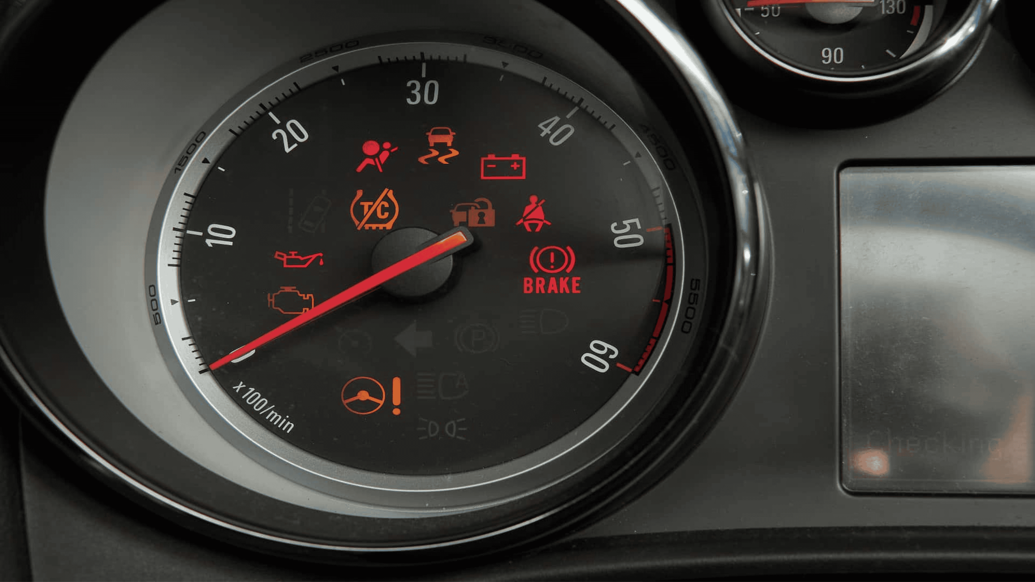 Não ignore! 5 luzes do painel do carro que podem indicar problemas graves