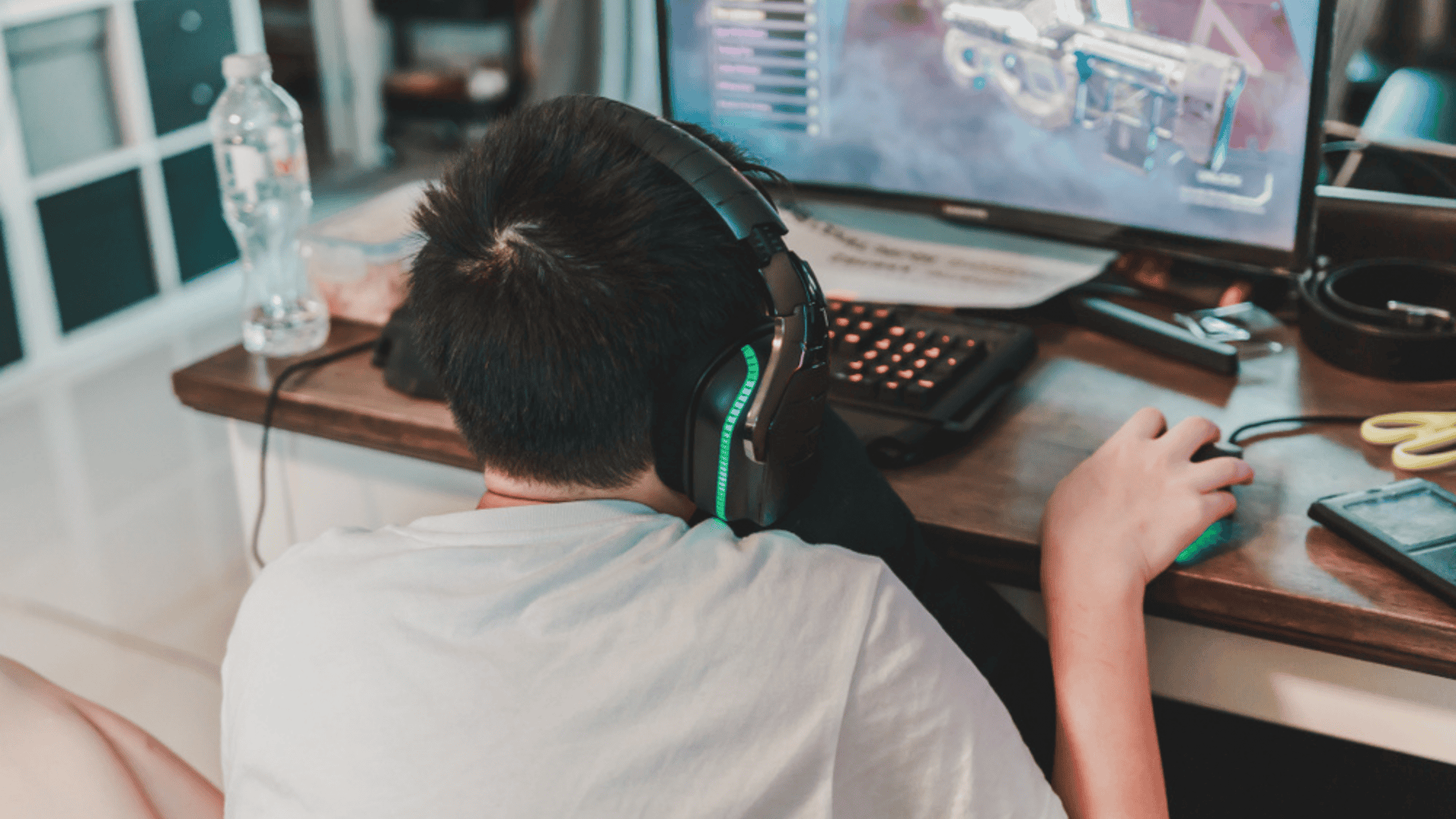 Jogando em um monitor curvo