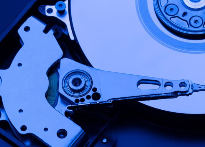 Imagem interna de um HD de computador (Imagem: @Freepik/Freepik)
